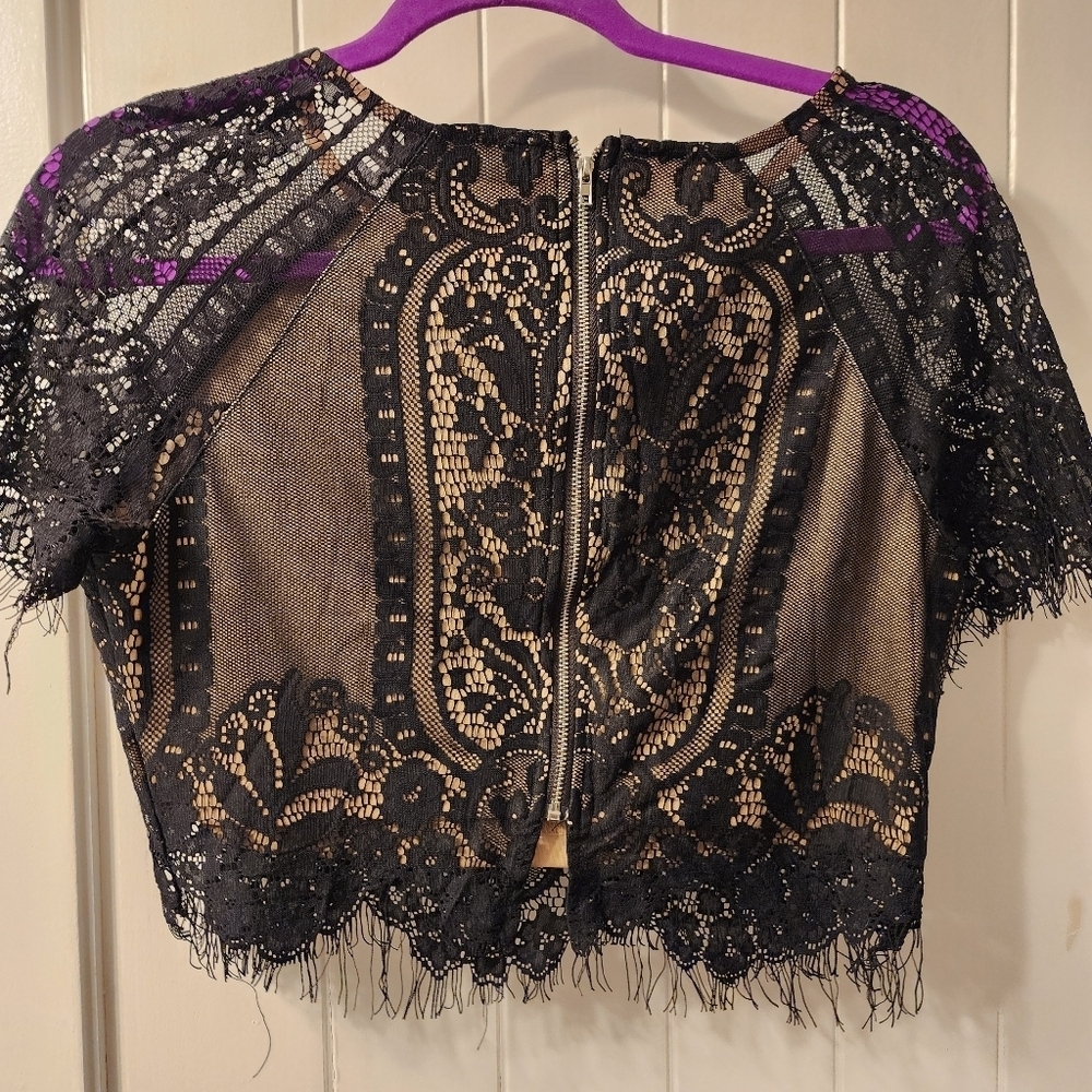 Stella Laguna Beach Black lace crop top. Size L - Picture 4 of 5